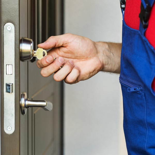 en nuestra cerrajería residencial ofrecemos servicio de emergencia las 24 horas del día